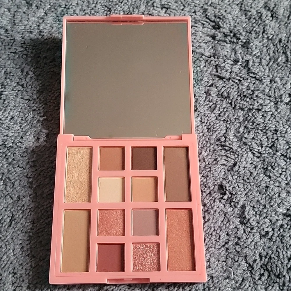 Ciate London Everyday Vacay Makeup Pallette. New with mirror. NWOT